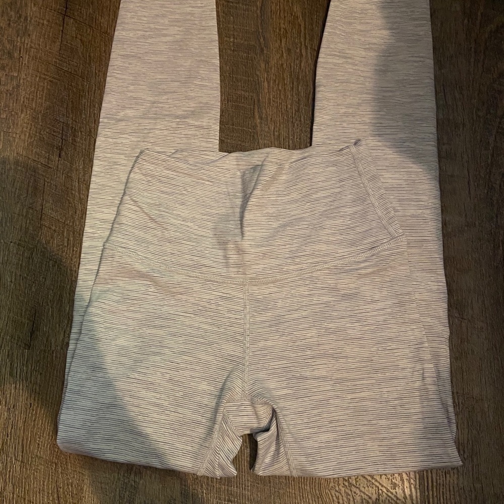 Lululemon wunder under - Picture 2 of 4